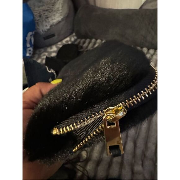 Bandolier nora  expanded pouch nwt black fur  crossbody bag - Picture 5 of 7